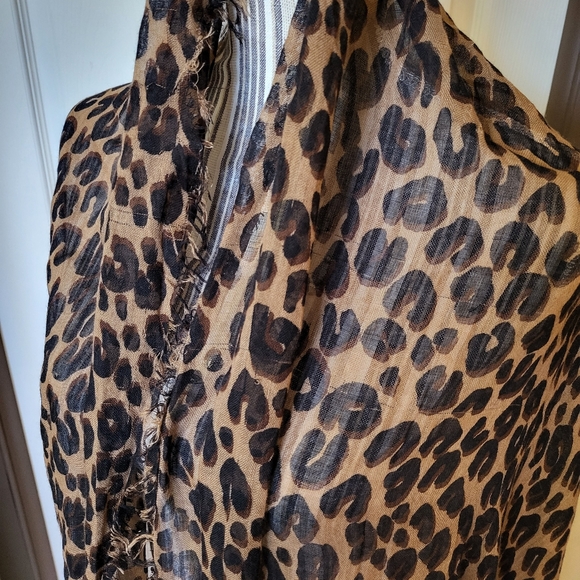 100% Authentic LOUIS VUITTON Leopard Print Cashmere Silk Scarf Wrap - Picture 7 of 15